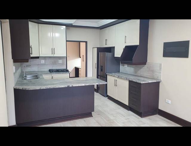 2 BEDROOM PROPERTY TO RENT IN MENLO PARK